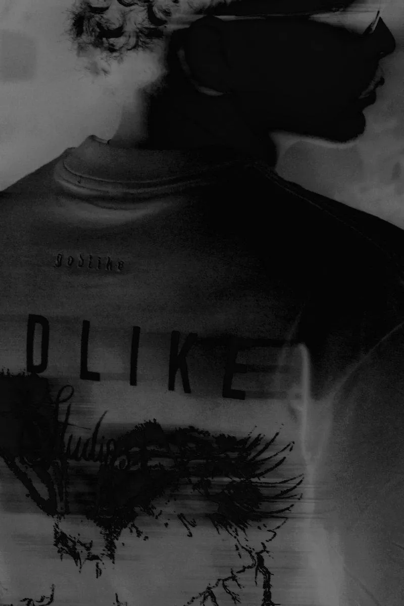 Edición en negativo de la espalda de la camiseta Eagle